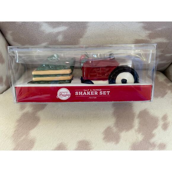 HEB Destination Holiday Red Tractor pulling Wagon Salt & Pepper Shaker Set NIB - Picture 1 of 2